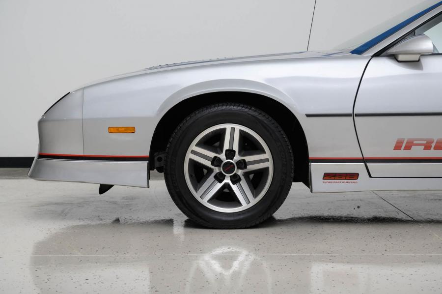 Детали экстерьера Chevrolet Camaro Z28 IROC-Z (1FP87) 1985 года  (фото 33 из 124)